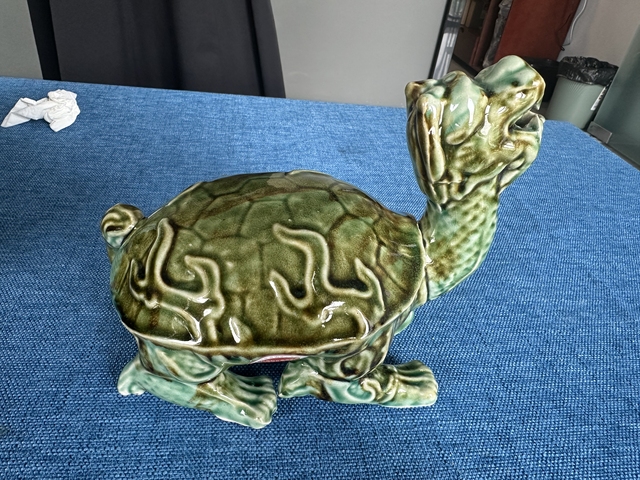 古玩陶瓷綠釉仿生瓷龜真品鑒賞圖