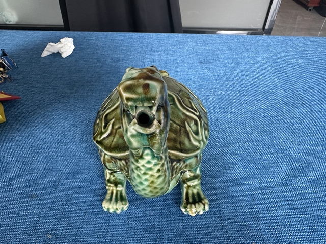 古玩陶瓷綠釉仿生瓷龜真品鑒賞圖