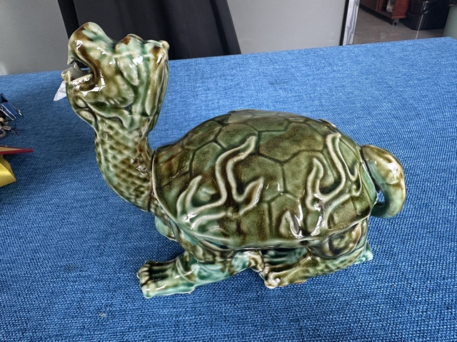 古玩陶瓷綠釉仿生瓷龜真品鑒賞圖