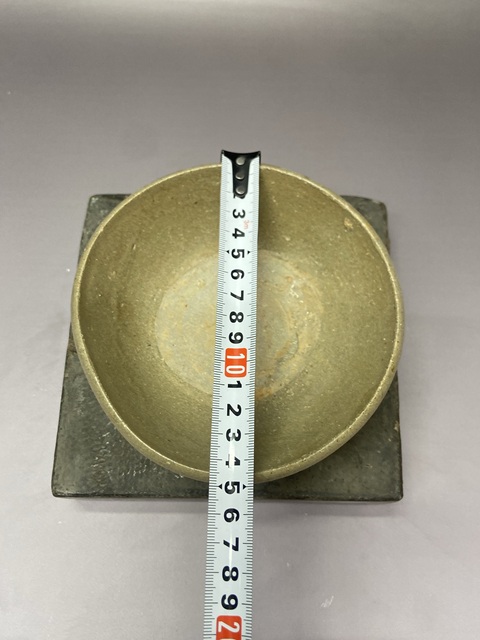 古玩陶瓷元代龍泉窯青釉碗真品鑒賞圖