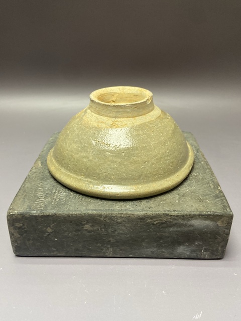 古玩陶瓷元代龍泉窯青釉碗真品鑒賞圖
