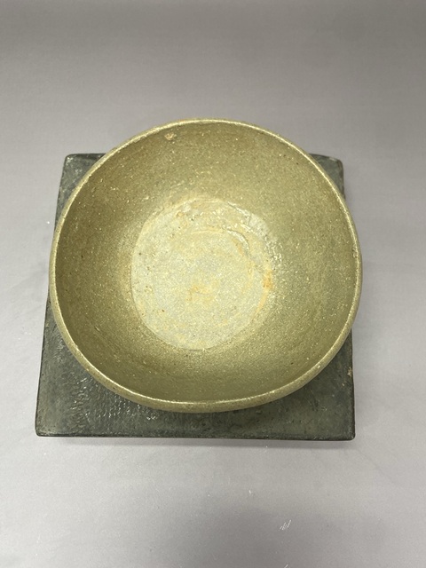 古玩陶瓷元代龍泉窯青釉碗真品鑒賞圖