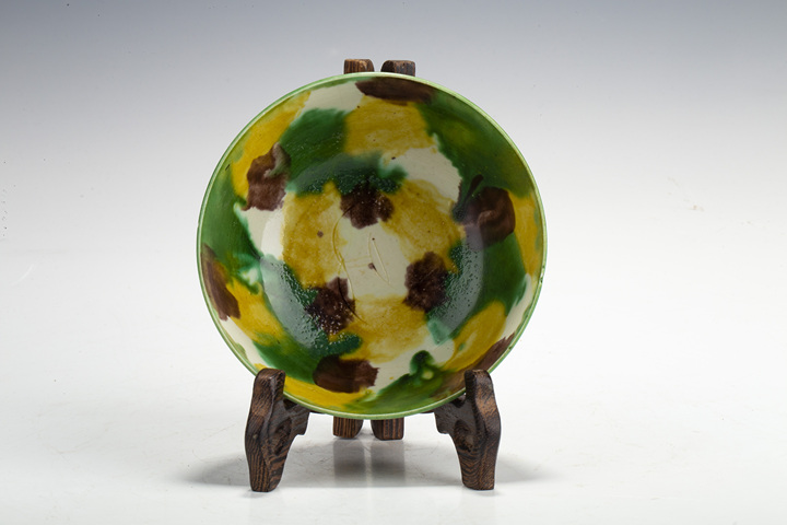 古玩陶瓷清康熙·虎皮三彩暗刻花卉紋碗拍賣，當前價格376元