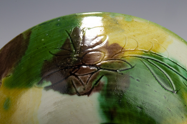 古玩陶瓷清康熙·虎皮三彩暗刻花卉紋碗拍賣，當前價格376元