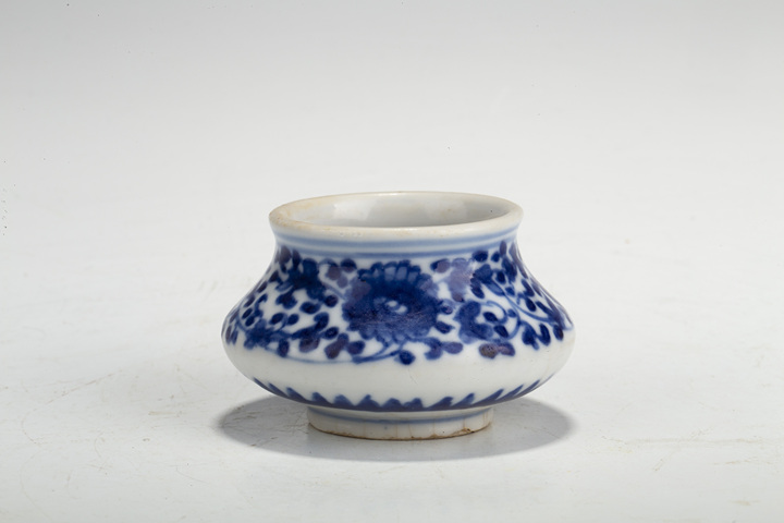 古玩陶瓷清乾隆·青花纏枝花卉紋水盂拍賣,當前價格548元