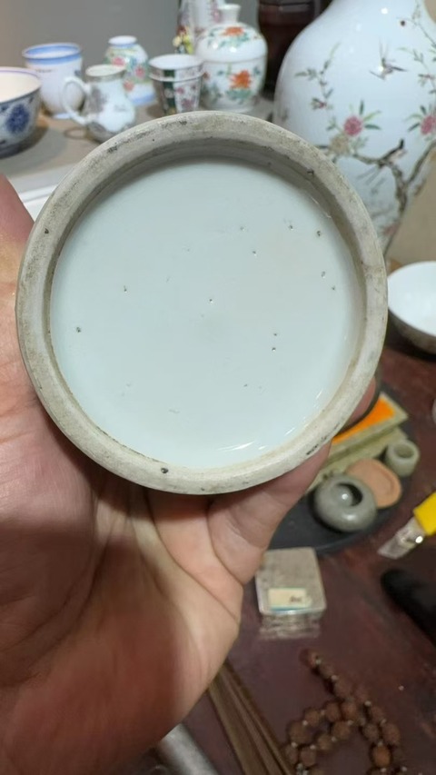 古玩陶瓷松鼠葡萄紋青花筆筒拍賣，當(dāng)前價格600元