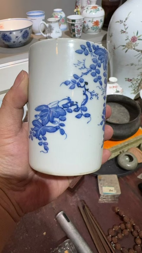 古玩陶瓷松鼠葡萄紋青花筆筒拍賣，當(dāng)前價格600元