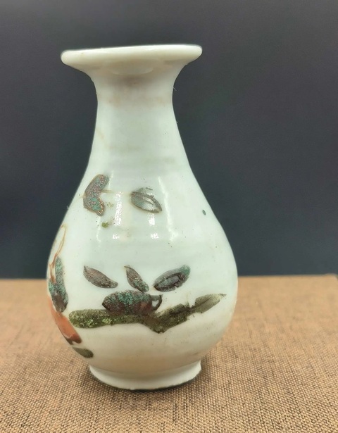 古玩陶瓷紅綠彩瓶真品鑒賞圖