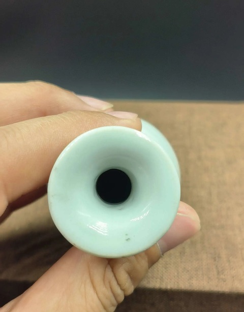 古玩陶瓷紅綠彩瓶真品鑒賞圖