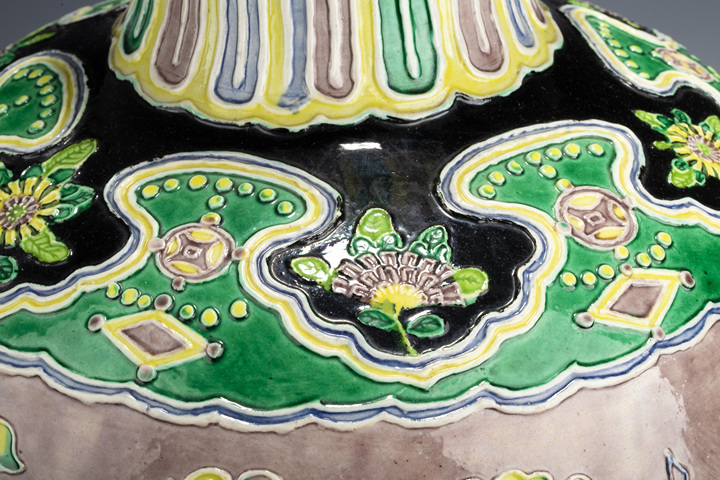 古玩陶瓷晚清民國(guó)·仿琺華彩八仙人物紋大梅瓶真品鑒賞圖