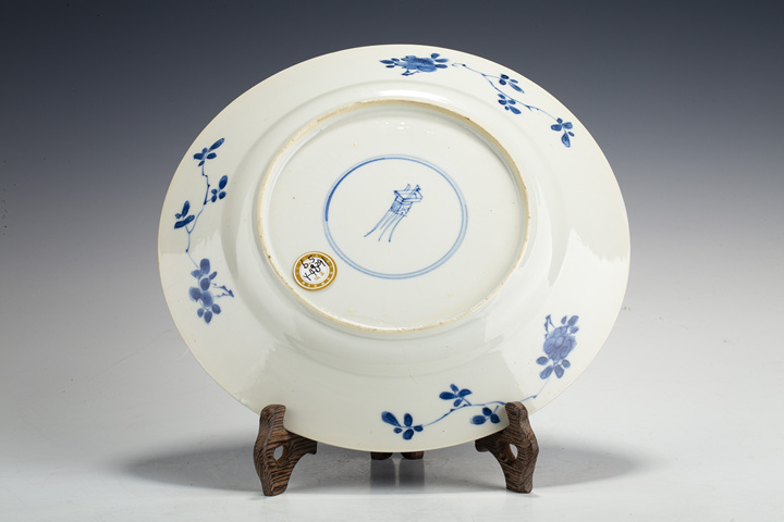 古玩陶瓷清康熙·青花洞石花卉紋折沿盤拍賣，當(dāng)前價(jià)格536元