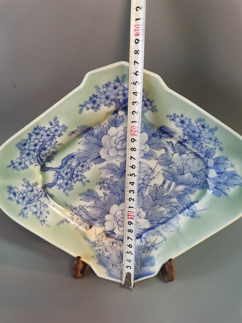 古玩陶瓷民國豆青釉青花牡丹紋盤拍賣,當前價格500元