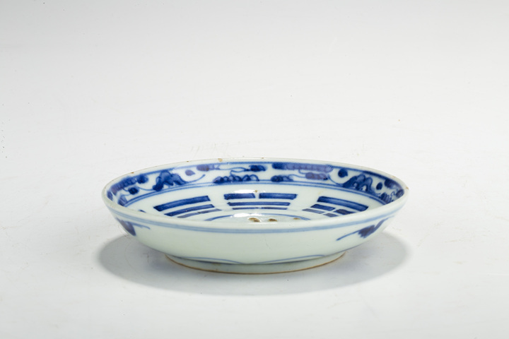 古玩陶瓷清中·青花太極八卦紋小盤真品鑒賞圖