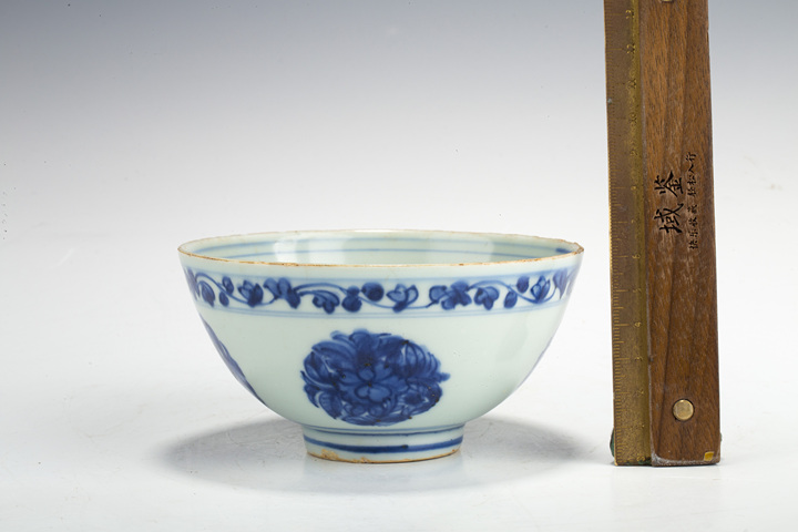 古玩陶瓷明晚·青花團花紋碗真品鑒賞圖