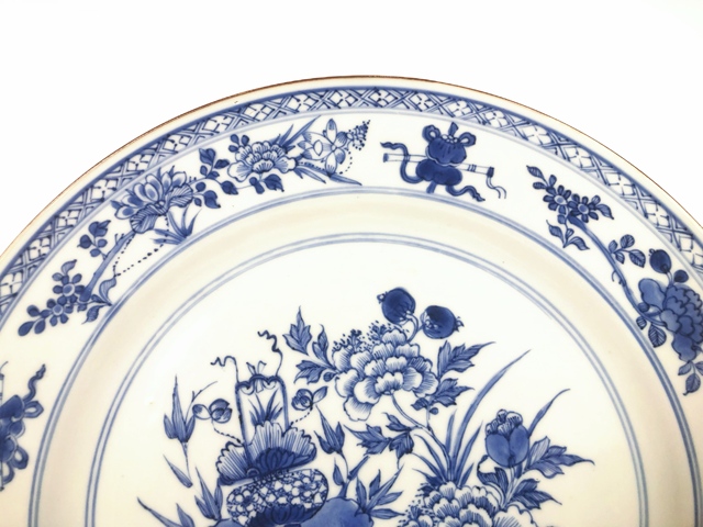 古玩陶瓷清乾隆·青花博古紋托八寶大盤拍賣,當前價格600元