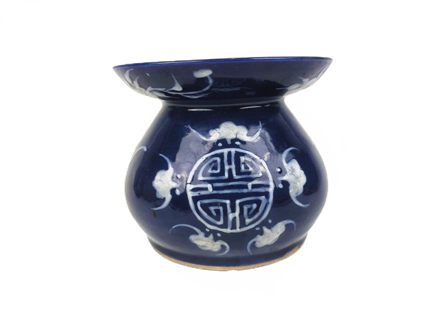 古玩陶瓷清中晚期·霽藍釉堆白壽字紋大渣斗拍賣,當前價格0元