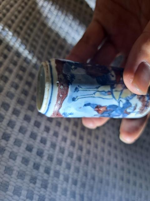 古玩陶瓷青花釉里紅人物鼻煙壺真品鑒賞圖