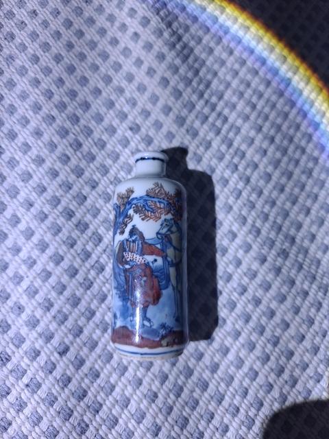古玩陶瓷青花釉里紅人物鼻煙壺真品鑒賞圖