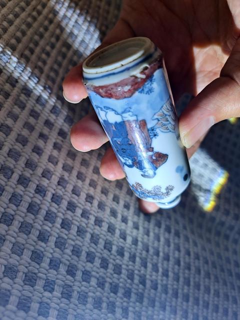 古玩陶瓷青花釉里紅人物鼻煙壺真品鑒賞圖