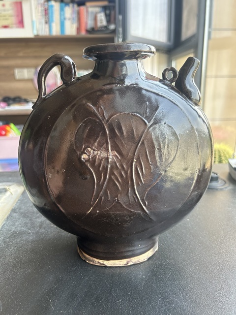 古玩陶瓷金元耀州窯樹葉紋黑釉扁壺(雙樹葉紋)拍賣,當(dāng)前價格376元