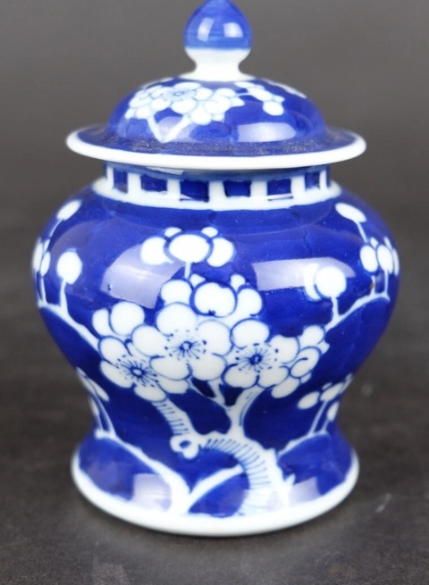 古玩陶瓷青花冰梅紋蓋罐真品鑒賞圖