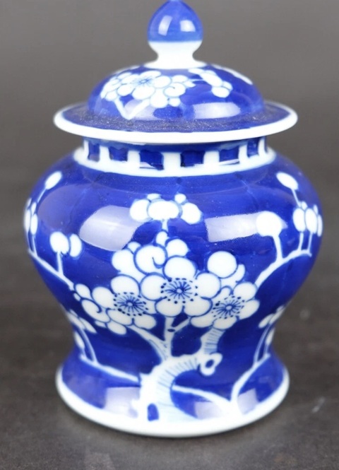 古玩陶瓷青花冰梅紋蓋罐真品鑒賞圖