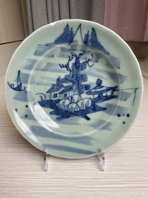 古玩陶瓷清中期 冬青釉青花山水高士垂釣紋盤真品鑒賞圖