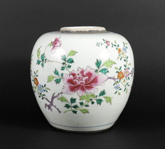 古玩陶瓷粉彩蝶戀花紋罐真品鑒賞圖