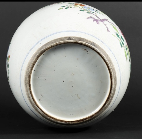 古玩陶瓷粉彩蝶戀花紋罐真品鑒賞圖