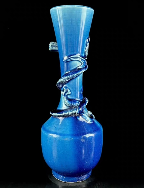 古玩陶瓷孔雀藍釉盤龍紋瓶真品鑒賞圖