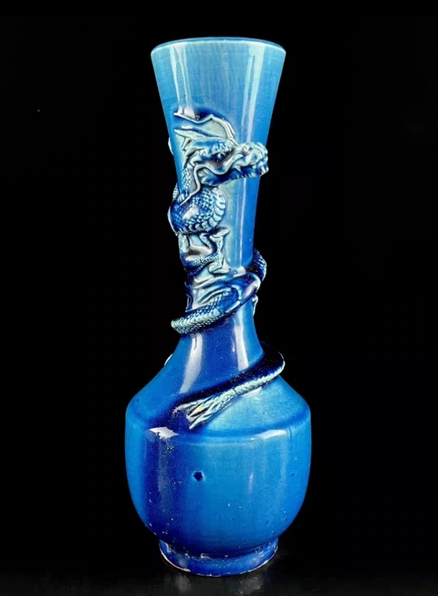 古玩陶瓷孔雀藍釉盤龍紋瓶真品鑒賞圖