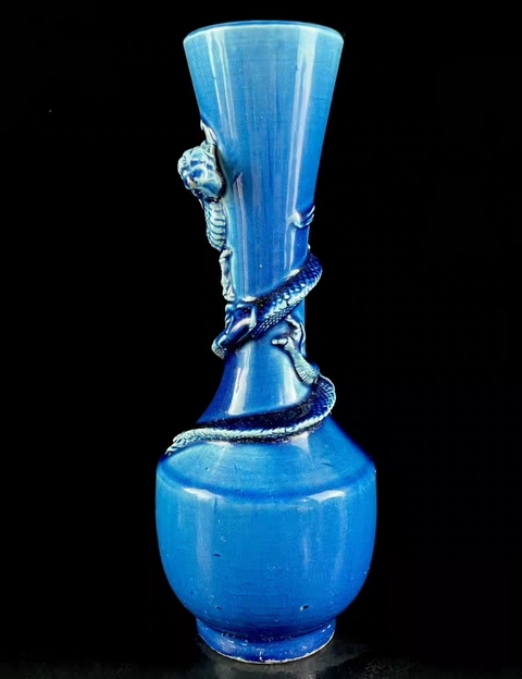 古玩陶瓷孔雀藍釉盤龍紋瓶真品鑒賞圖