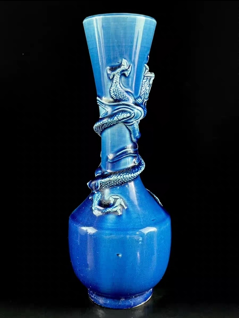 古玩陶瓷孔雀藍釉盤龍紋瓶真品鑒賞圖