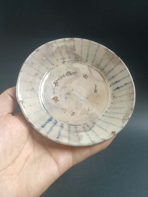 古玩陶瓷明代:青花線條紋盤拍賣,當(dāng)前價(jià)格57元