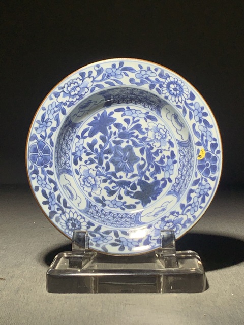 古玩陶瓷(清早期精工細(xì)路)青花牡丹花卉紋折沿盤拍賣,當(dāng)前價(jià)格0元
