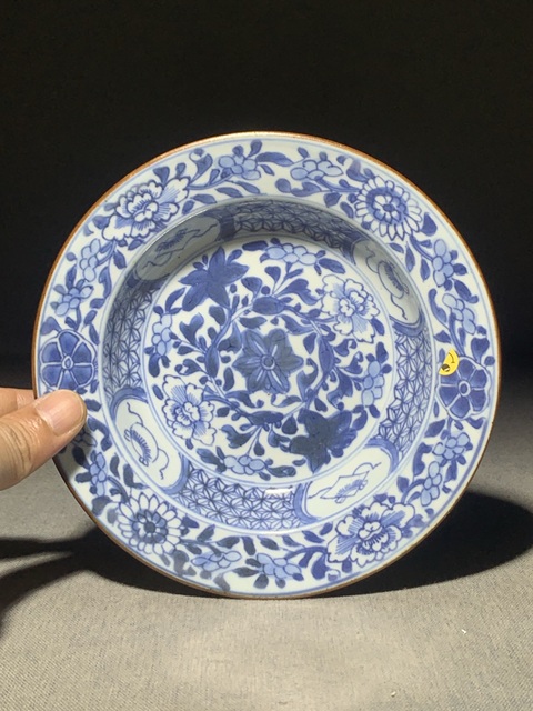 古玩陶瓷(清早期精工細(xì)路)青花牡丹花卉紋折沿盤拍賣,當(dāng)前價(jià)格0元