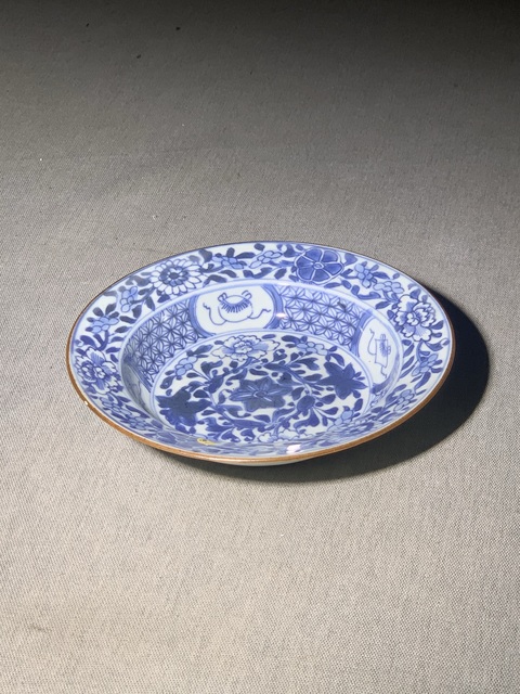 古玩陶瓷(清早期精工細(xì)路)青花牡丹花卉紋折沿盤拍賣,當(dāng)前價(jià)格0元