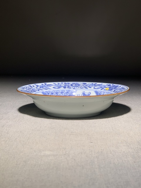 古玩陶瓷(清早期精工細(xì)路)青花牡丹花卉紋折沿盤拍賣,當(dāng)前價(jià)格0元