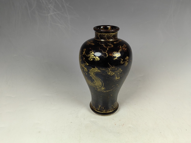 古玩陶瓷清晚烏金釉描金龍趕珠紋梅瓶真品鑒賞圖