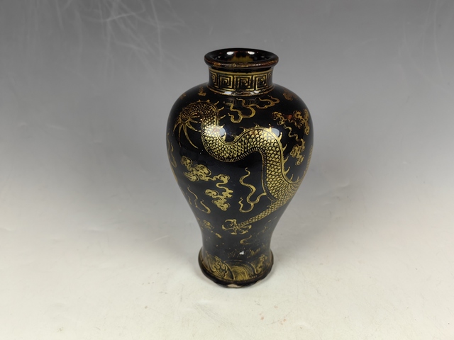 古玩陶瓷清晚烏金釉描金龍趕珠紋梅瓶真品鑒賞圖