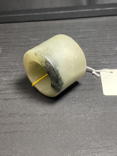 古玩玉器（放漏）清代獨山玉雕“素紋扳指”拍賣，當前價格1800元