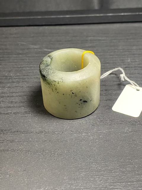 古玩玉器（放漏）清代獨山玉雕“素紋扳指”拍賣，當前價格1800元