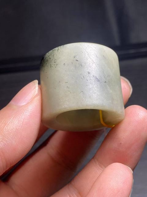 古玩玉器（放漏）清代獨山玉雕“素紋扳指”拍賣，當前價格1800元