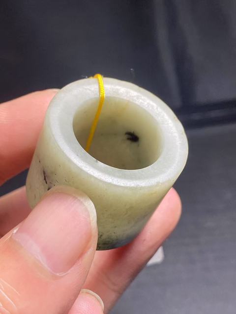 古玩玉器（放漏）清代獨山玉雕“素紋扳指”拍賣，當前價格1800元