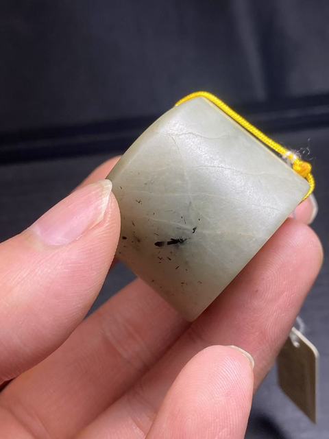 古玩玉器（放漏）清代獨山玉雕“素紋扳指”拍賣，當前價格1800元