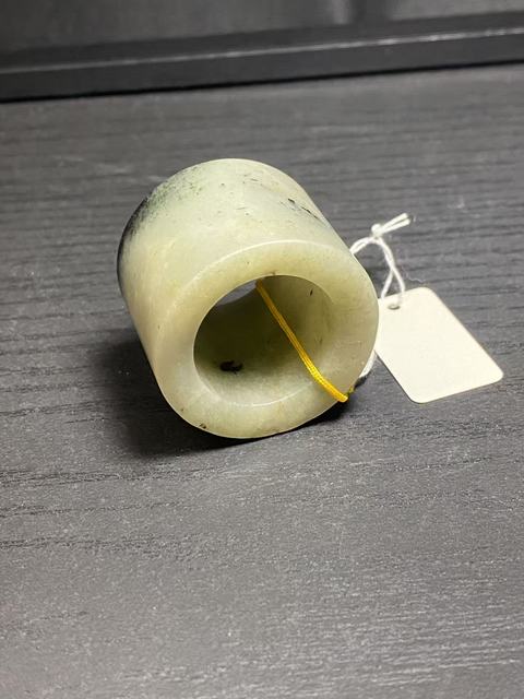 古玩玉器（放漏）清代獨山玉雕“素紋扳指”拍賣，當前價格1800元