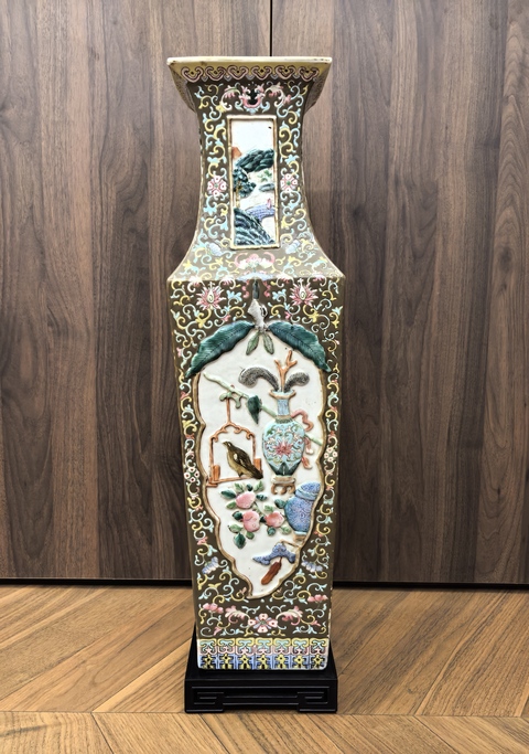 古玩陶瓷同治粉彩浮雕博古圖四方瓶(高60)拍賣,當(dāng)前價(jià)格68888元