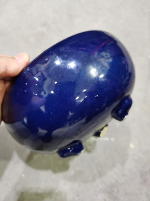 古玩陶瓷藍釉三足香爐真品鑒賞圖