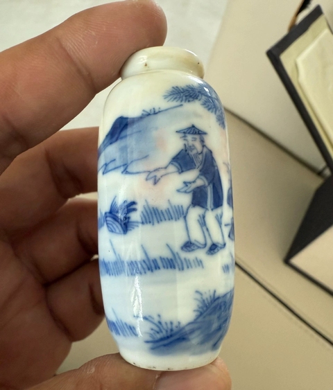 古玩陶瓷青花釉里紅山水人物鼻煙壺真品鑒賞圖