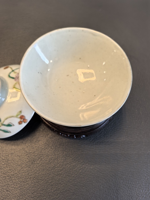 古玩陶瓷清晚·粉彩花卉紋蓋碗真品鑒賞圖